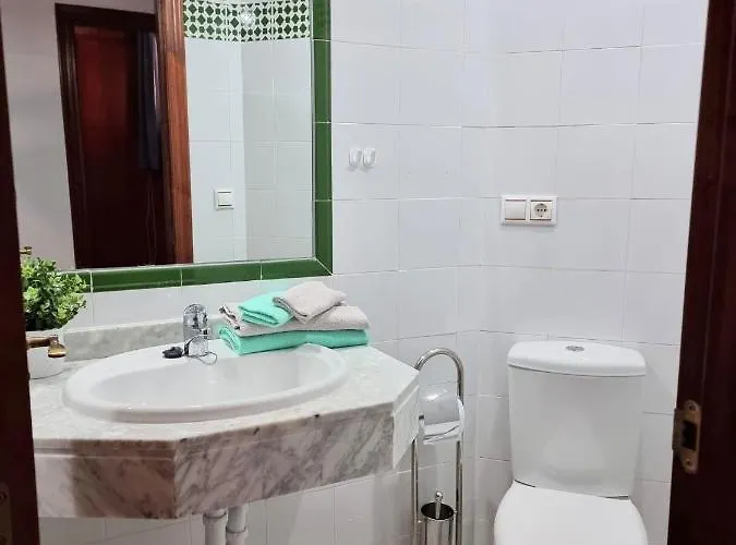 Appartement De Don Huberto, Locos *