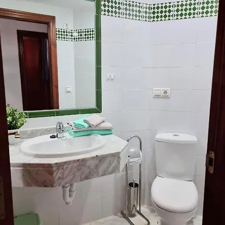 Appartement De Don Huberto, Locos *