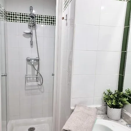 Apartment De Don Huberto, Locos *
