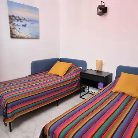 Appartement De Don Huberto, Locos *